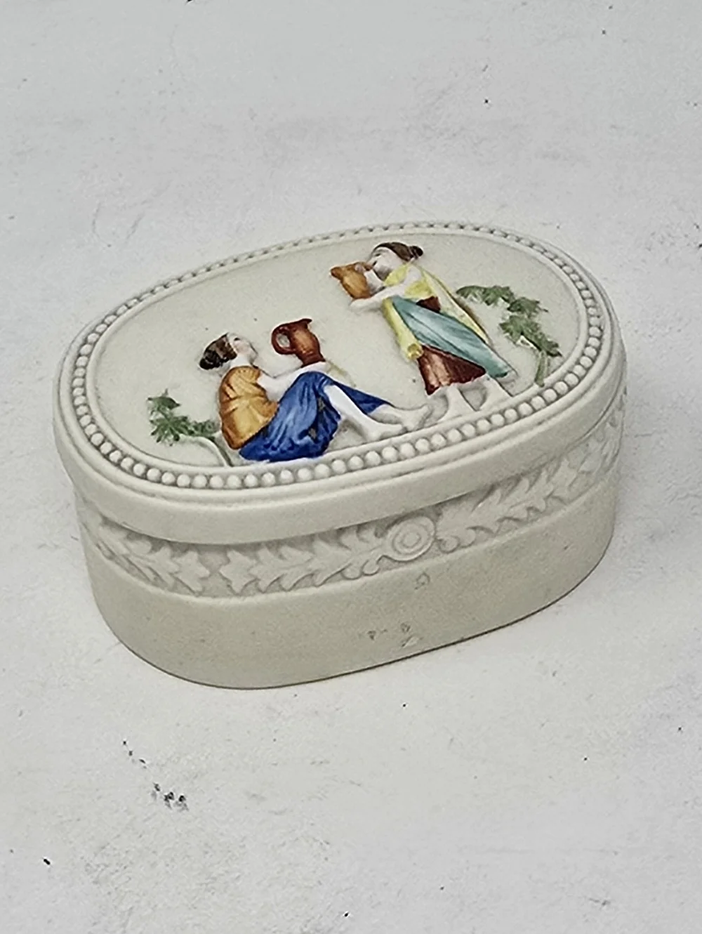 Vtg bisque porcelain lidded trinket vanity box hand painted relief romantic